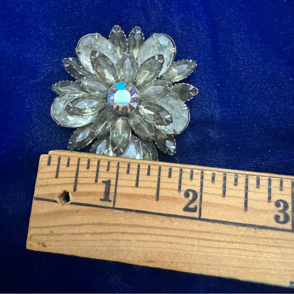 Vintage Large Cluster Clear AB Crystal Rhinestone Brooch Flower Silver Setting - Picture 9 of 9